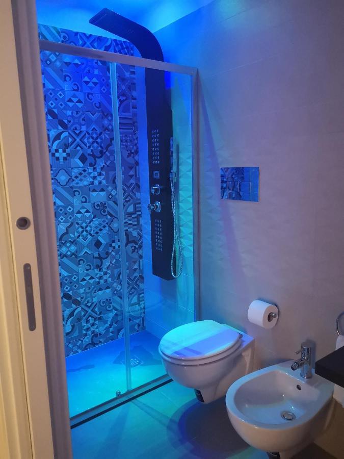 Bed and Breakfast Domus Leone Tre Napoli Esterno foto