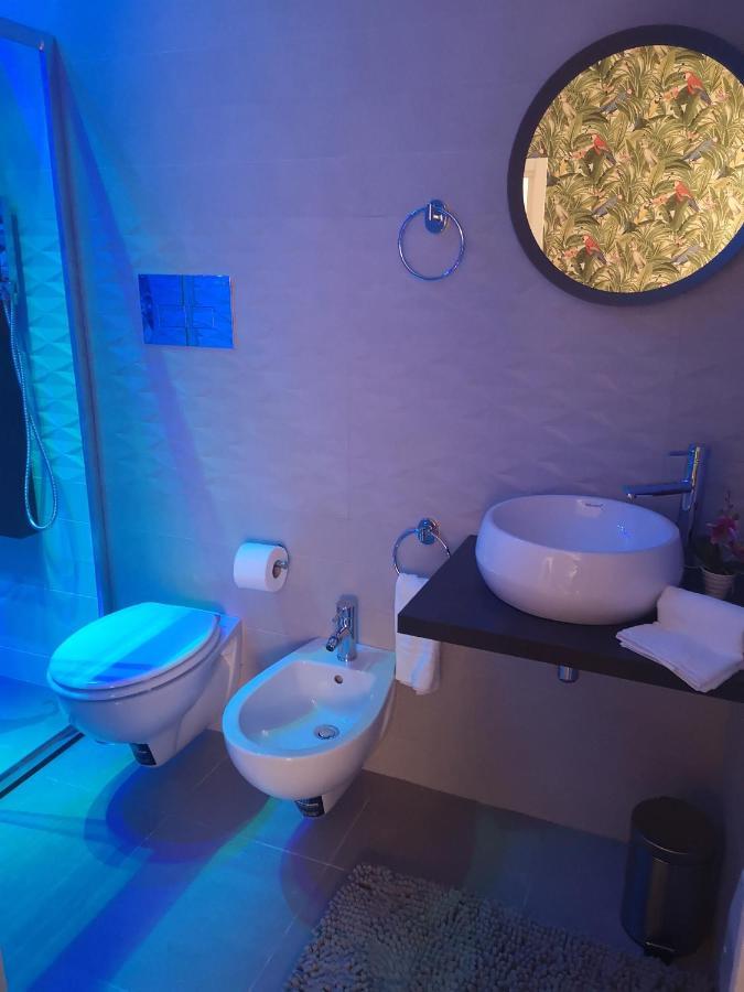 Bed and Breakfast Domus Leone Tre Napoli Esterno foto