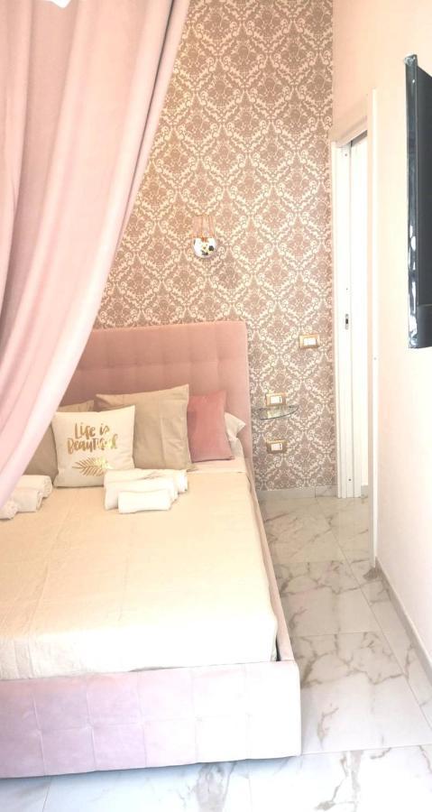 Bed and Breakfast Domus Leone Tre Napoli Esterno foto