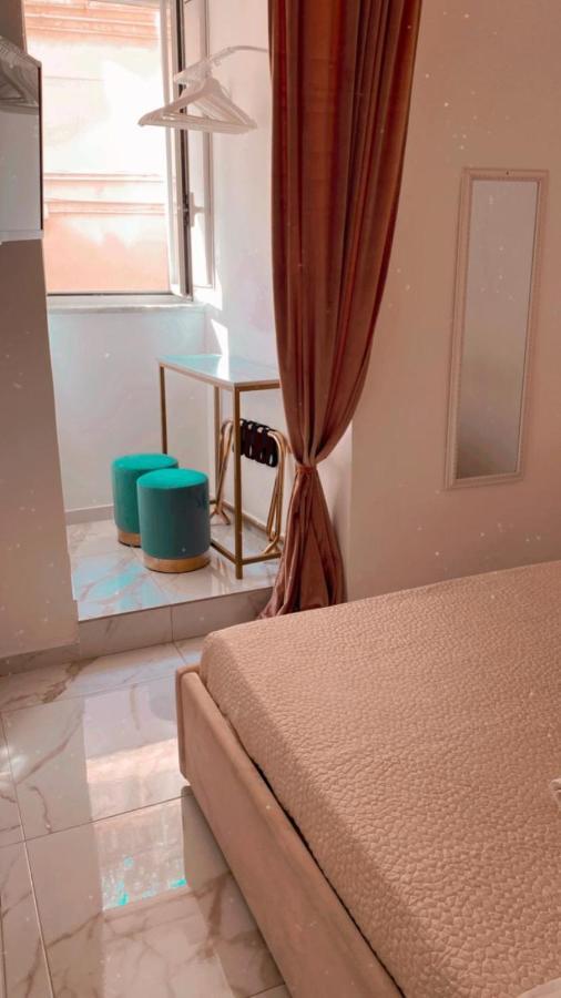 Bed and Breakfast Domus Leone Tre Napoli Esterno foto